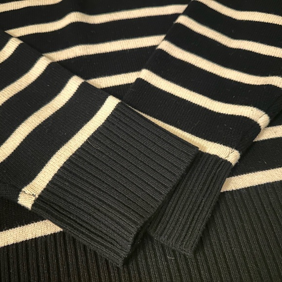 Zara Gray Ribbed Knit Sweater - Picture 2 of 3